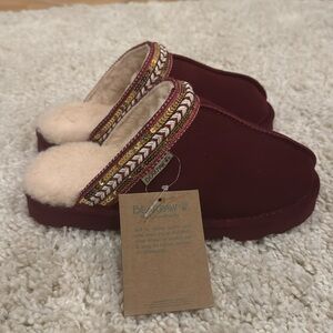 Bearpaw indoor/outdoor slippers, size 8, brand new with tags!